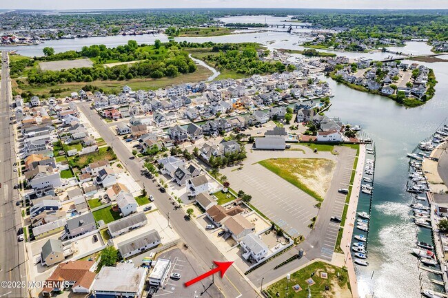 Building Photo - 167 4th Ave