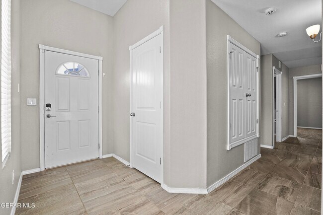 Building Photo - 772 Lemington St