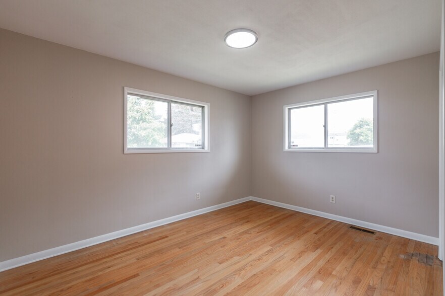 Building Photo - 3728 SE 49th Ave