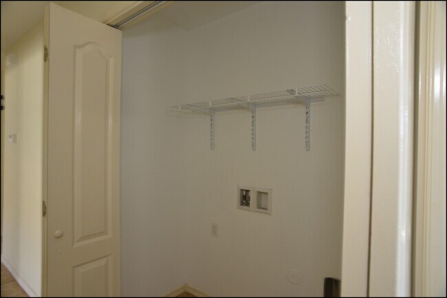 Building Photo - 10045 Paloma Dr