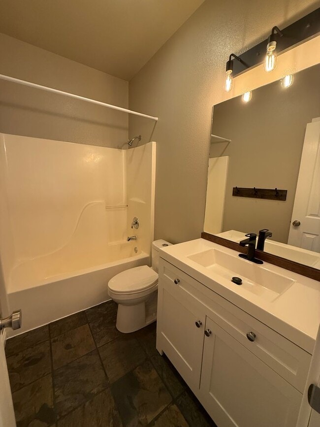 Building Photo - Fantastic 3 Bed/2 Bath Single Family Home in SE Bend