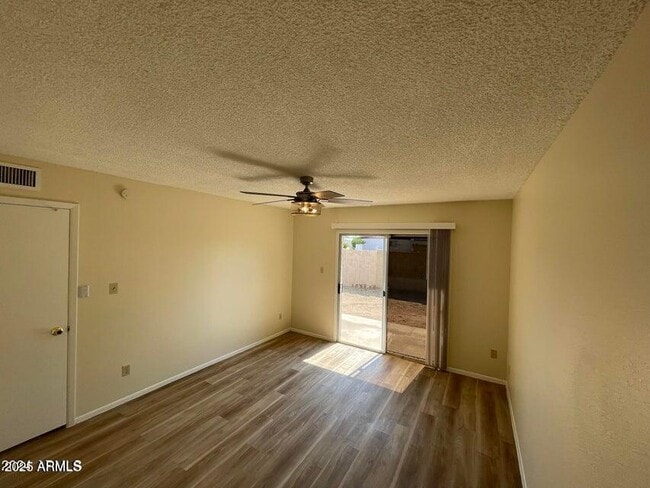 Building Photo - 2709 S Alder Dr