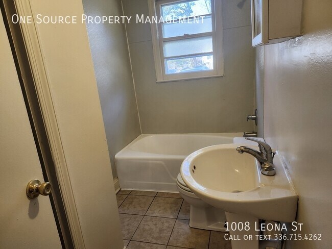 Building Photo - 1008 Leona St