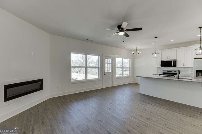 Building Photo - 569 Clayton St