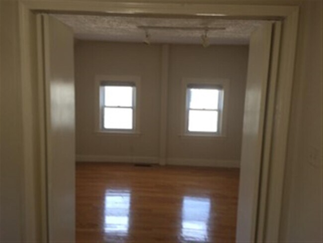 Building Photo - 109 Magoun Ave