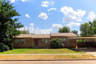 Building Photo - Home With 2 Living Areas Located Near School & W. Loop 289 / Marsha Sharp Fwy Access!