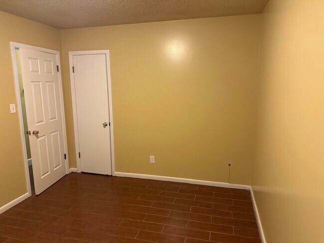 Building Photo - 2869 Knightway Cove