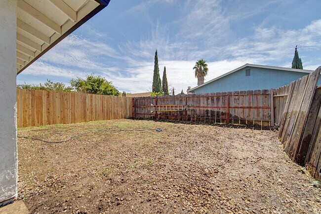 Building Photo - 1142 Nadene Dr