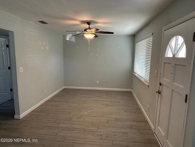 Building Photo - 825 14th Ave N