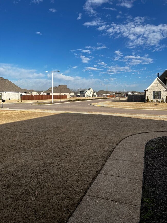 Building Photo - Custom Built home in a quiet subdivision