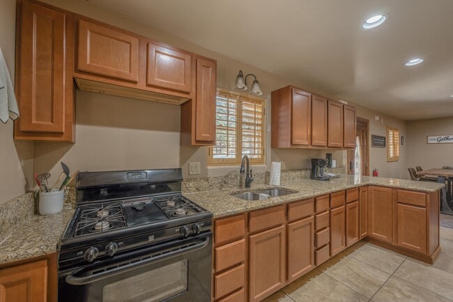 Building Photo - 160 Sun Mountain Loop