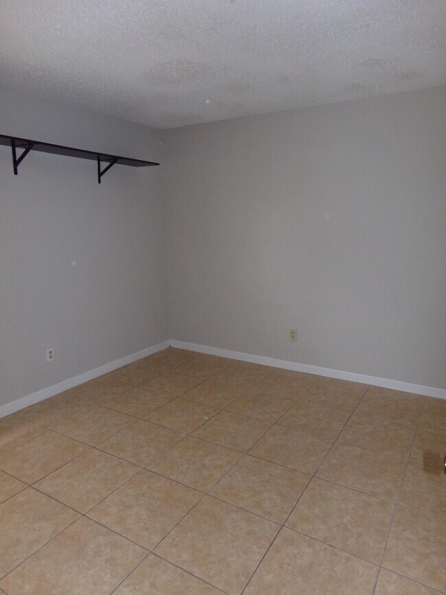 Building Photo - 111 Lochness Ln