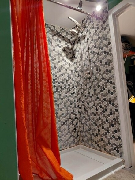 Building Photo - 82 Main St