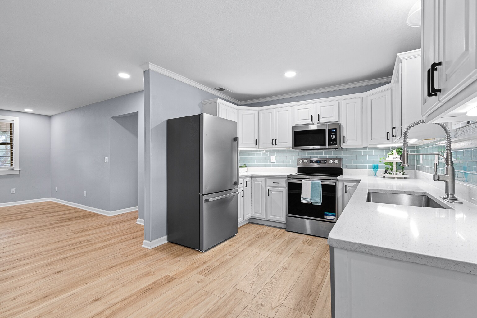 Building Photo - 5968 Capitol Dr