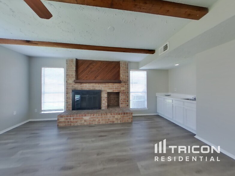 Building Photo - 3738 Xenophon Dr