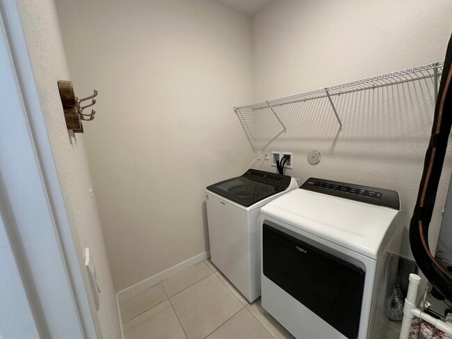 Building Photo - 7078 Rockwood Rd