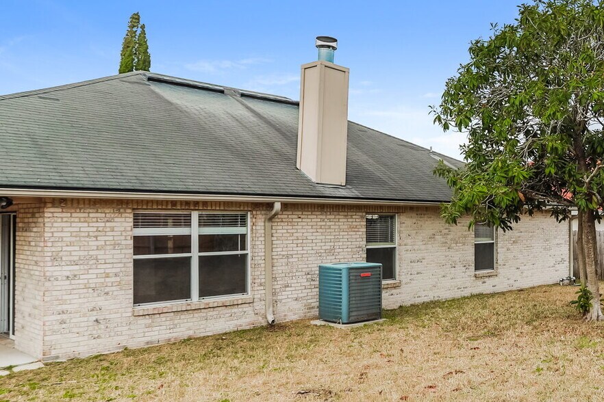 Building Photo - 609 Kilwinning Ln