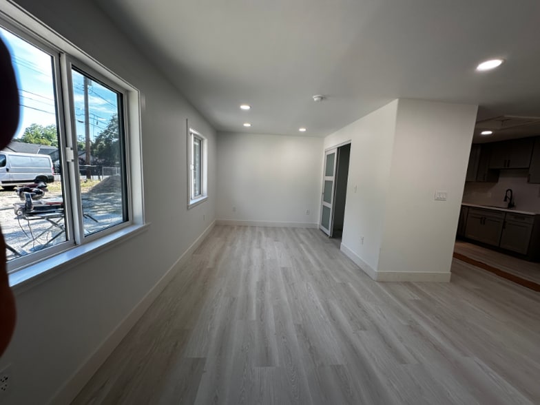 Building Photo - 3033 Northrop Ave