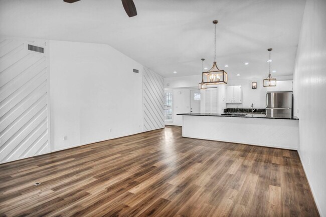 Building Photo - 100 Bay Point Dr