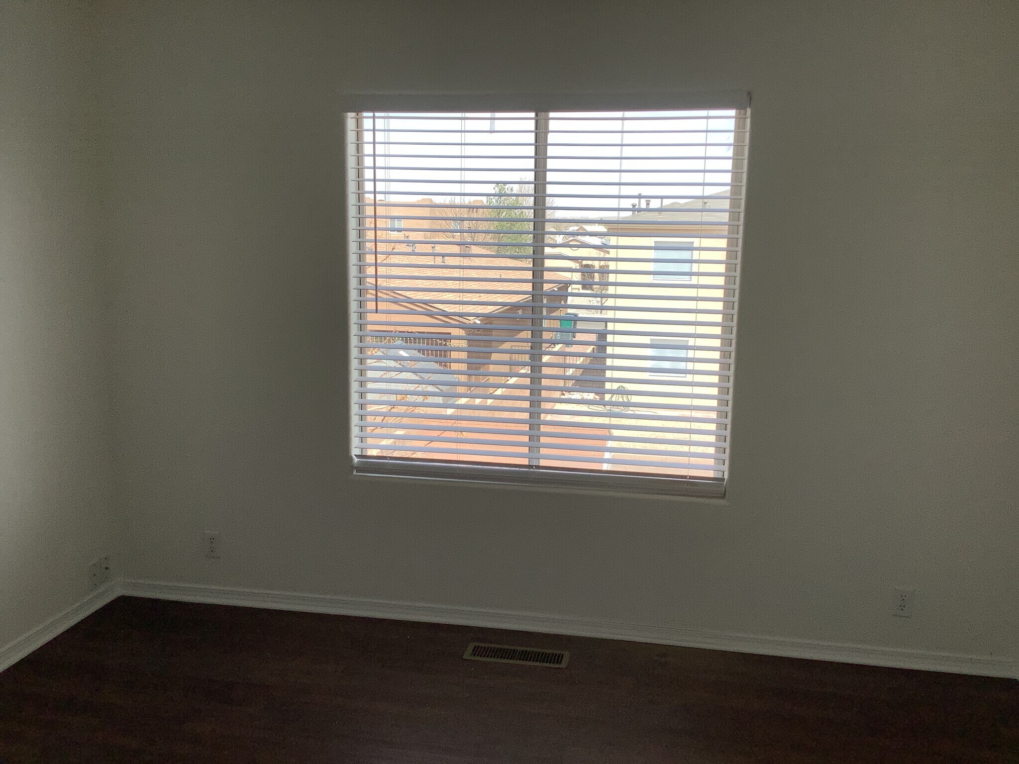 Building Photo - 1833 Chicoma Rd NE