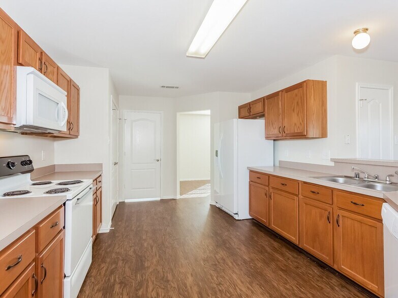 Building Photo - 103 Red Wolf Ln
