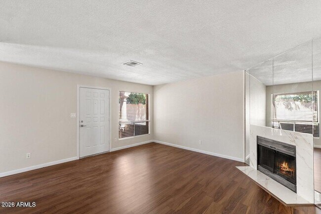 Building Photo - 330 W Tonopah Dr