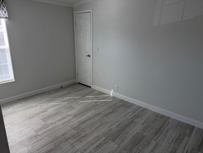 Building Photo - 47 6th St W