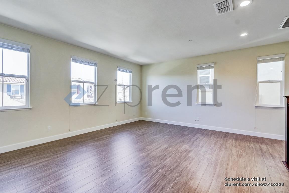 Building Photo - 941 Bracken Ct