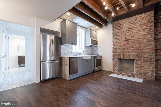 Building Photo - 130 W Laurel St