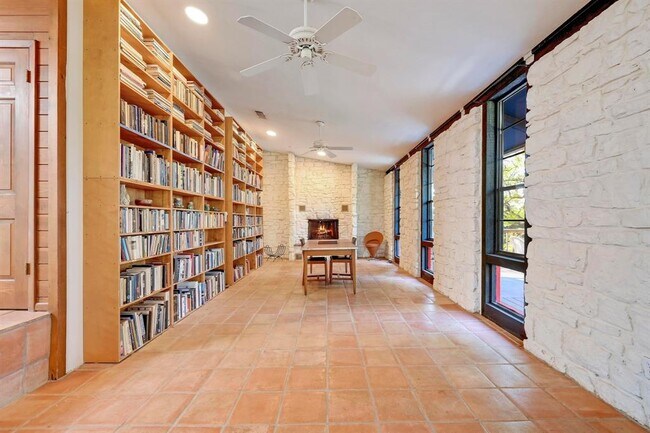 Building Photo - 445 Bendigo Ln