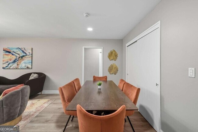 Building Photo - 3645 Peachtree Rd NE