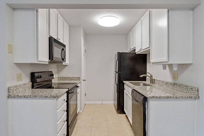 Building Photo - Audubon Park 2/2 Corner Unit Villa with La...