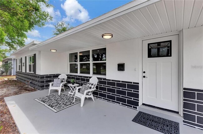 Building Photo - 6660 17th Ln N