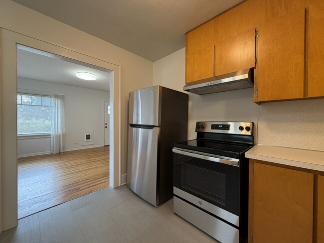 Building Photo - 7333 N Fenwick Ave