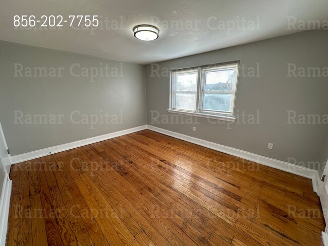 Building Photo - East Camden Spacious 3 bedroom Home - Show...