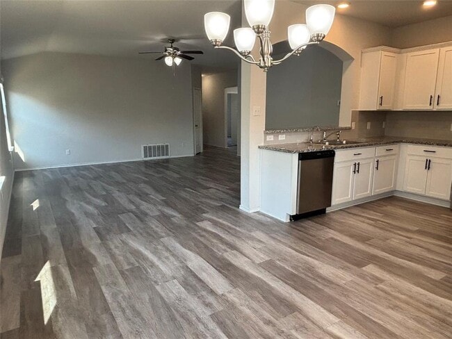 Building Photo - 111 Lillian Dr