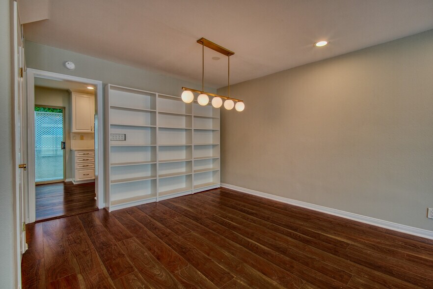 Building Photo - 14101 Dickens St