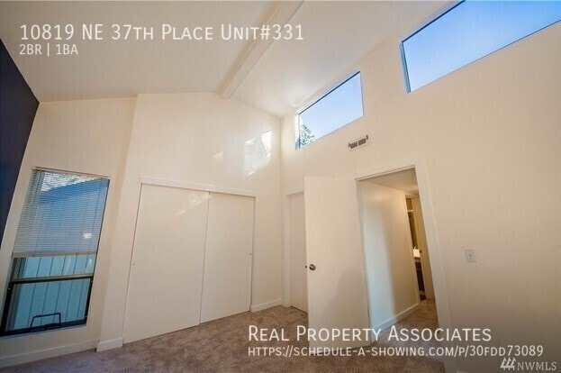 Building Photo - 10819 NE 37th Pl