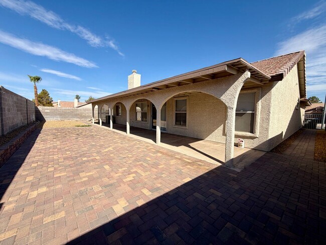 Building Photo - 381 Verbena Ave