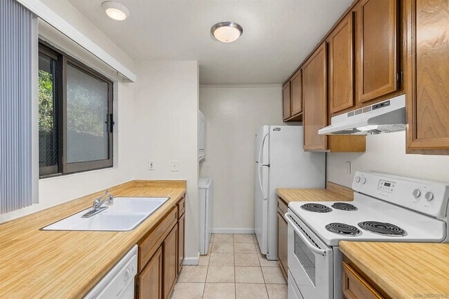Building Photo - 6725 Mission Gorge Rd