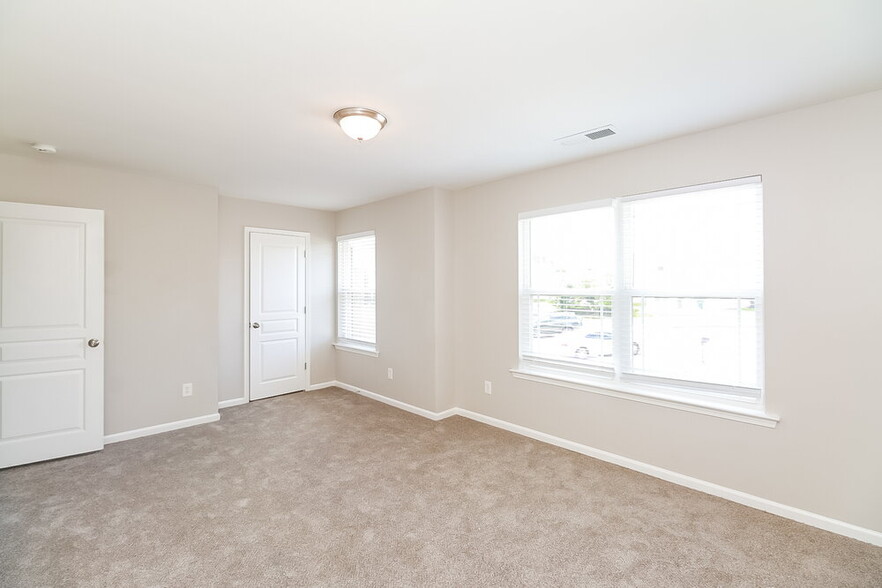Building Photo - 2113 Anchor Ct