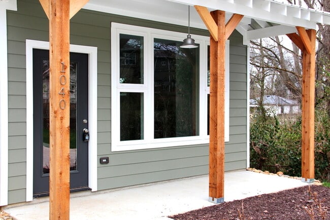 Building Photo - Large East Nashville Modern House - 3 Bedr...