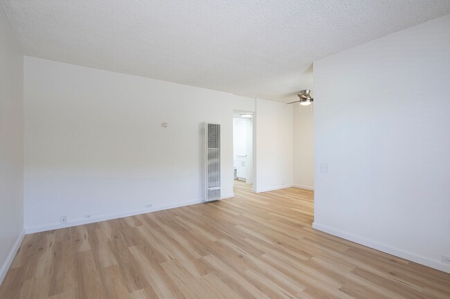 Building Photo - *OPEN HOUSE: 5/10 12-2PM* Spacious 1 BR in...