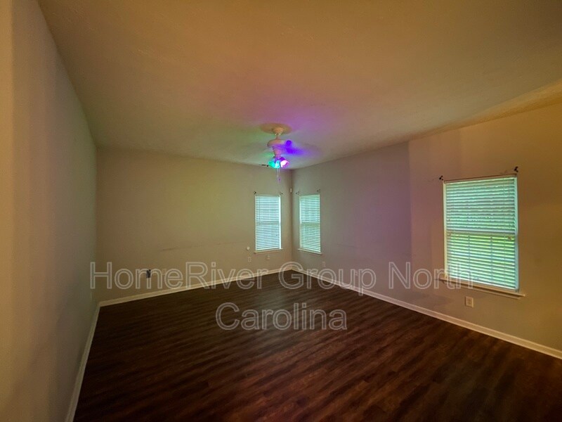 Building Photo - 5111 Eagle Creek Dr
