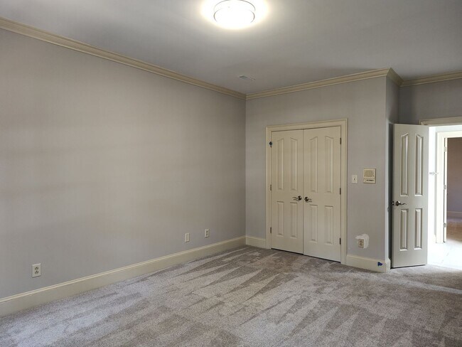 Building Photo - Stunning home located in the Popular Piper Glenn Community!