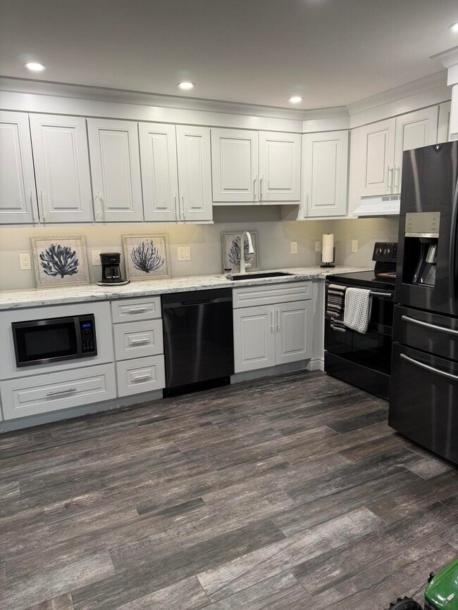 Building Photo - 387 Mansfield I