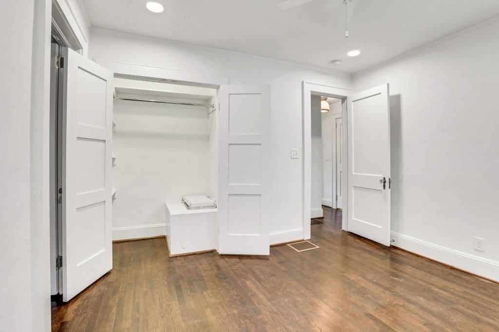 Building Photo - 2215 Fairhaven Cir NE