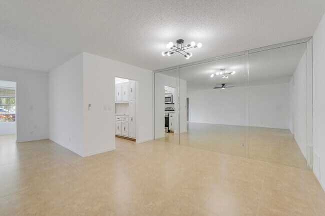 Building Photo - 1142 Cir Terrace W