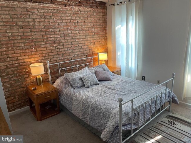 Building Photo - 1841 Light St