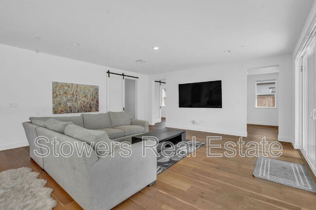 Building Photo - 176 Raven Cir